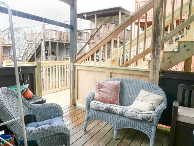 Building Photo - 255 Paris St