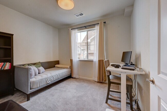 Building Photo - $2,415- 2 Bed, 2 Bath Ground Floor Condo w...