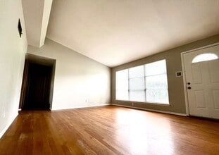 Building Photo - 880 Gladiola Dr