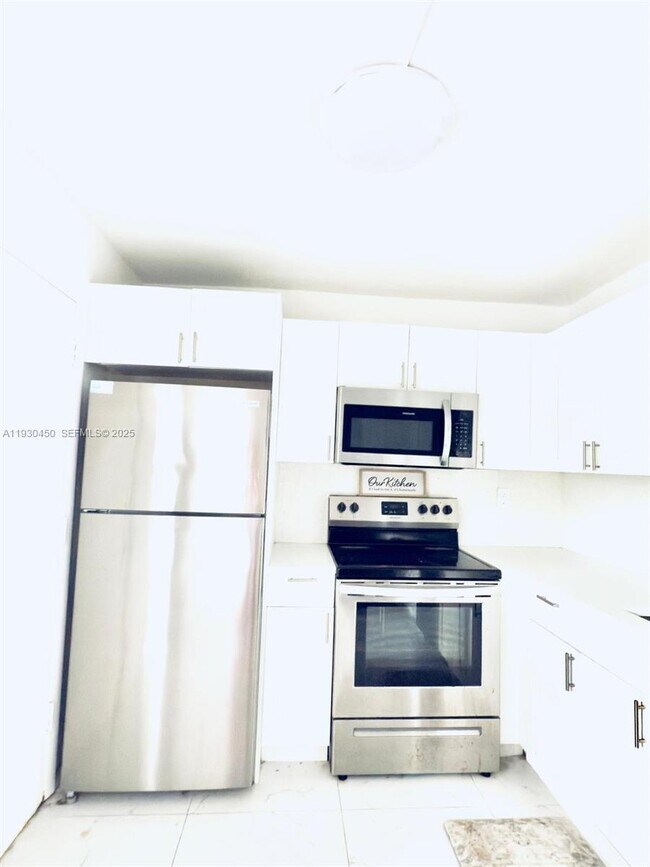 Building Photo - 1401 NE 191st St