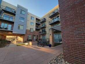 Building Photo - Luxury, Spacious 1 bedroom Apartment in Boulder at the Famous Peloton