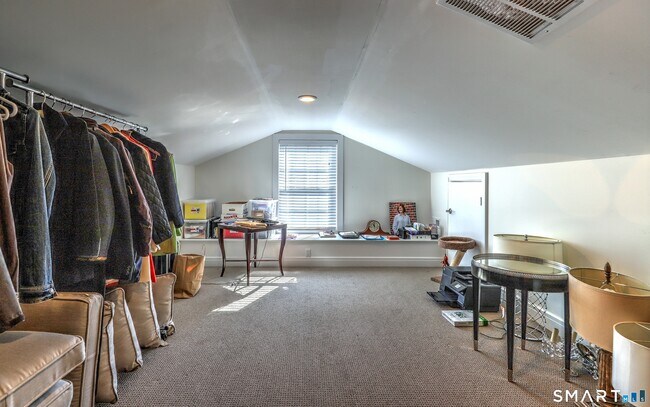 Building Photo - 30 Narrow St