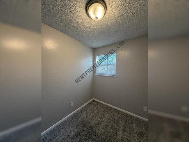 Building Photo - 8404 Shelley Dr