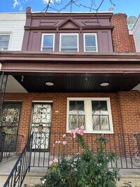 Building Photo - Newly Renovated 3 Bed/1 Bath Row Home