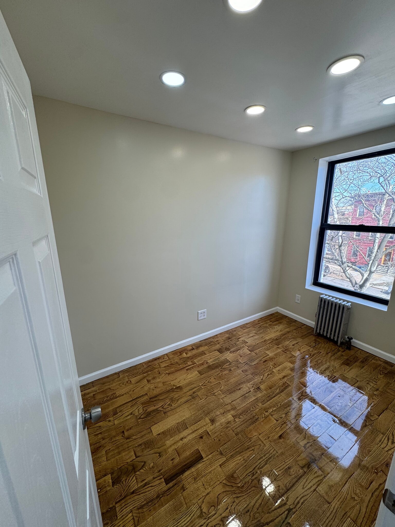 Building Photo - 1885 Eastern Pky