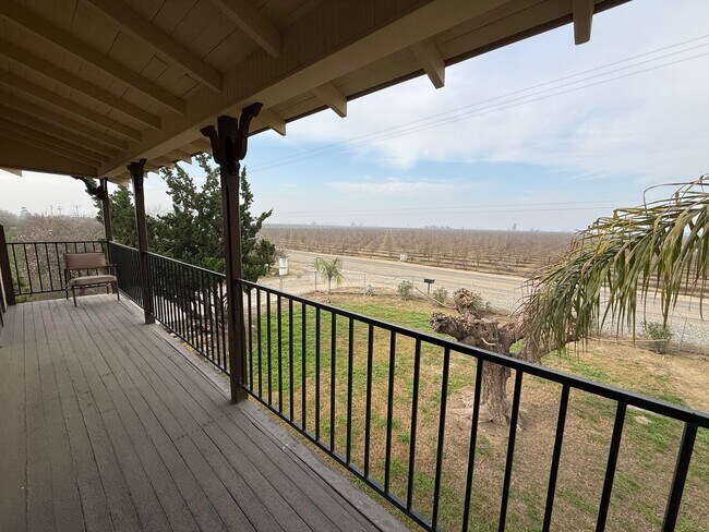 Building Photo - Country Home.  3 Bed 2 Bath