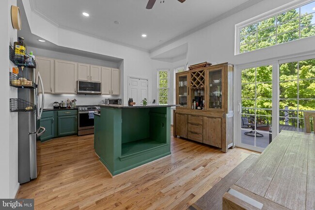 Building Photo - 21622 Monmouth Terrace