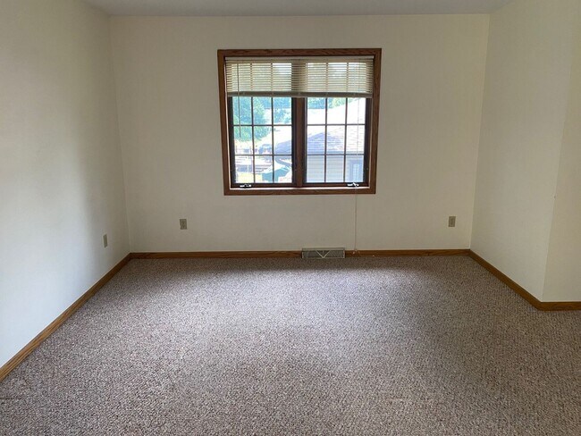 Building Photo - 4407-4409 Forest Valley Rd