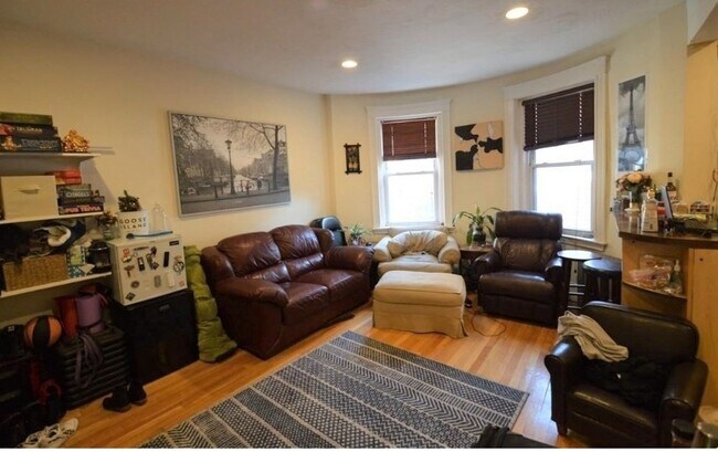 Building Photo - 69 Babcock St