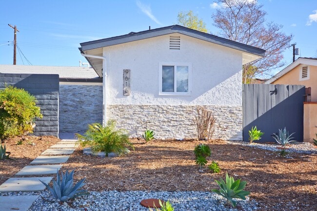 Building Photo - 9616 Gerald Ave