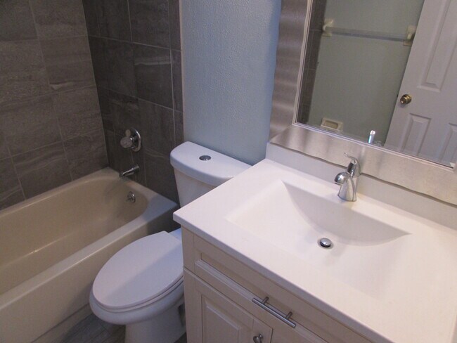 Building Photo - IntraCoastal Single Family Home