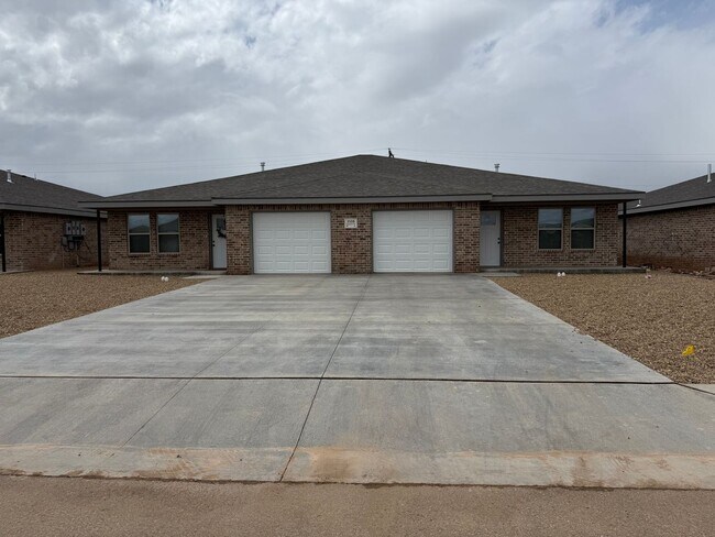 Building Photo - 1123 Caprock St