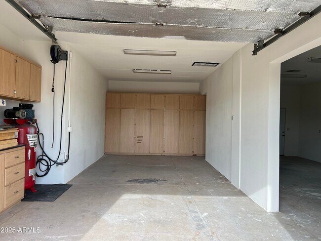 Building Photo - 4847 E Calle de Las Estrellas Rd