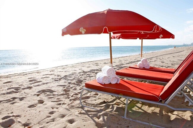 Building Photo - 17875 Collins Ave