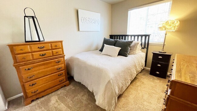Building Photo - 4 Bedroom 4 Bath available June 6th in Highlands Ranch!!