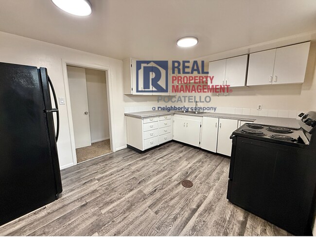 Building Photo - 625 El Rancho Blvd