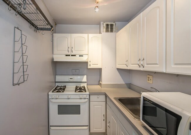 Building Photo - 1545 18th St NW