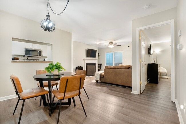 Building Photo - *PARK FLEX STAYS - FULLY FURNISHED* Welcome to your home base in South Durham!