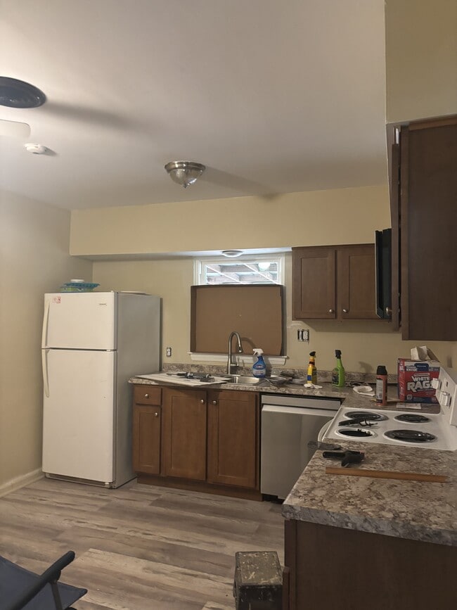 Building Photo - 2533 Crescent Dr