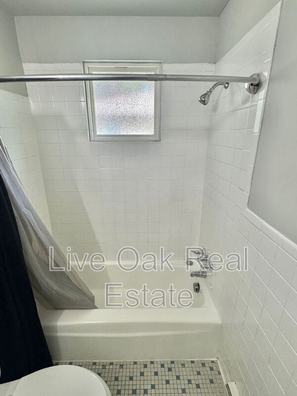 Building Photo - 314 Woodview Ave