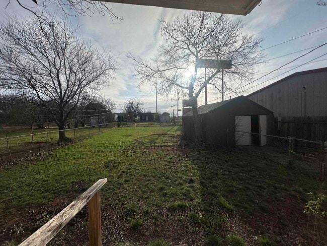 Building Photo - 3013 Lebanon Rd