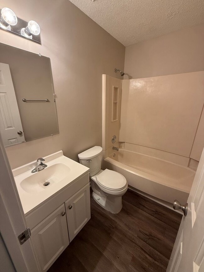 Building Photo - 3346 Oak Trees Ct