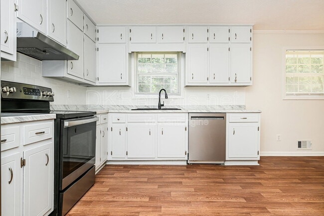 Building Photo - 2807 Hickory Ln