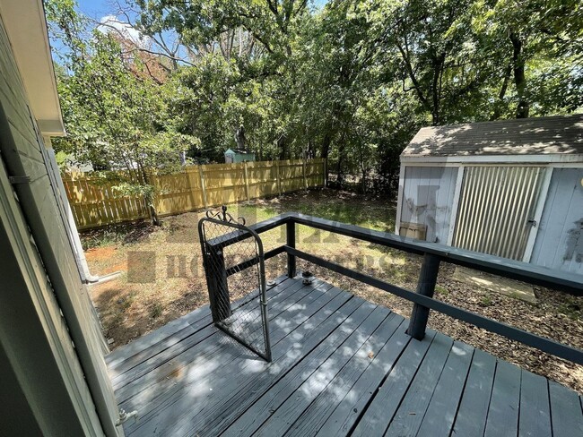 Building Photo - Cozy Lake View 2 Bed 1 Bath house for rent!