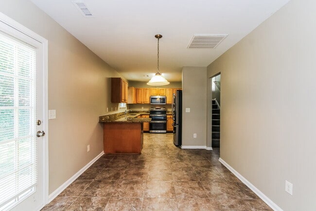Building Photo - 906 Valley Ridge Rd