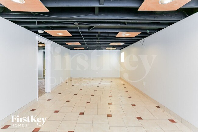 Building Photo - 8106 S Maplewood Ave