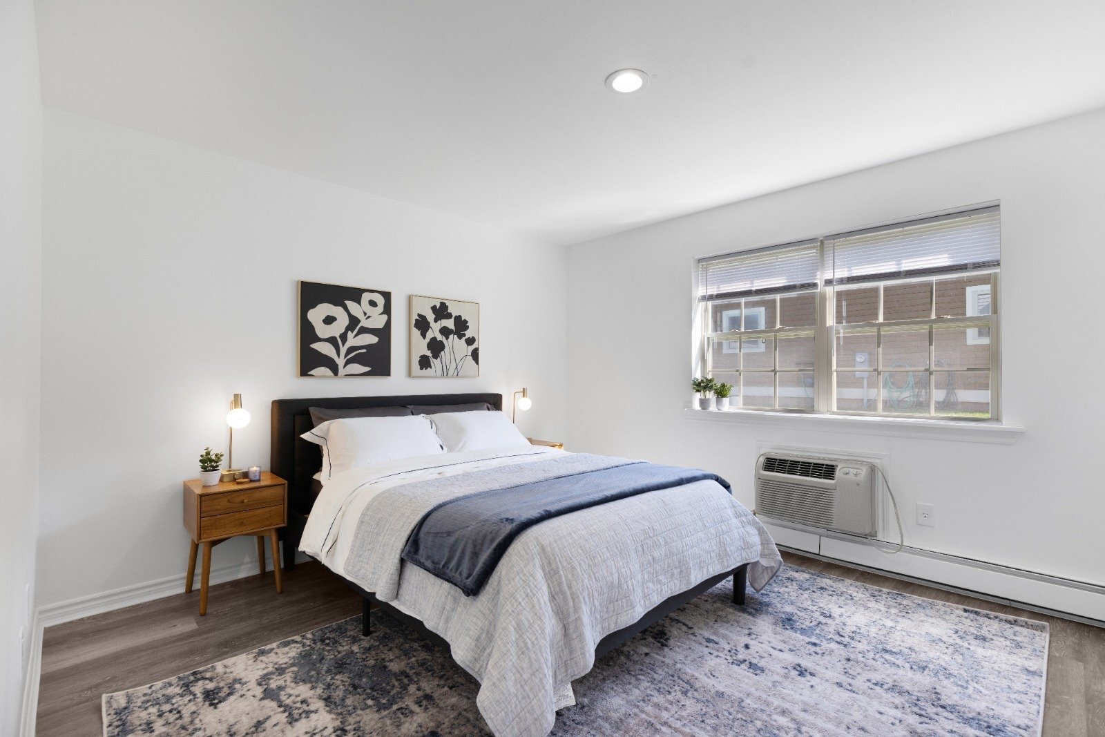 Building Photo - 8 Carriage Ln Pl