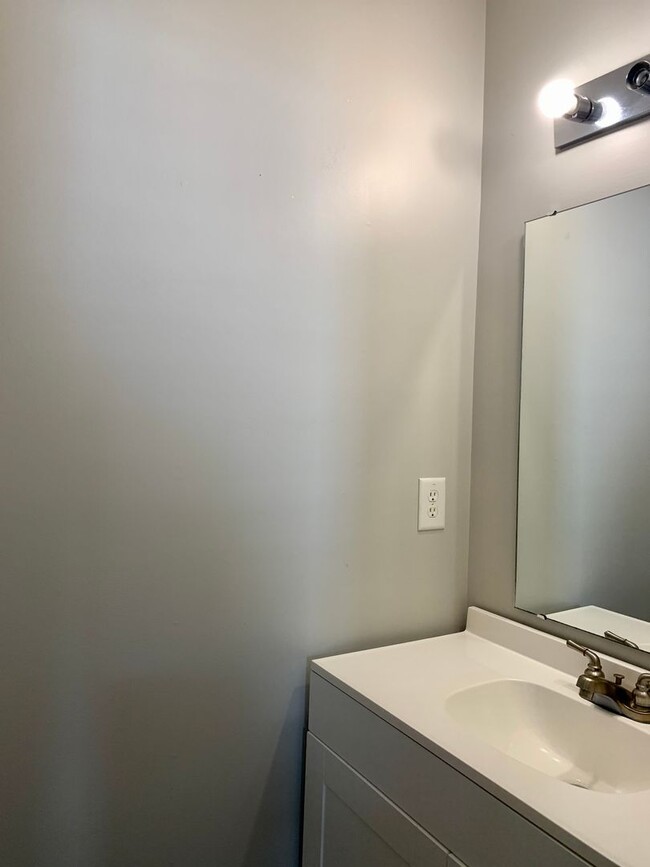 Building Photo - Spacious 2 Story Home In Raleigh, Availabl...