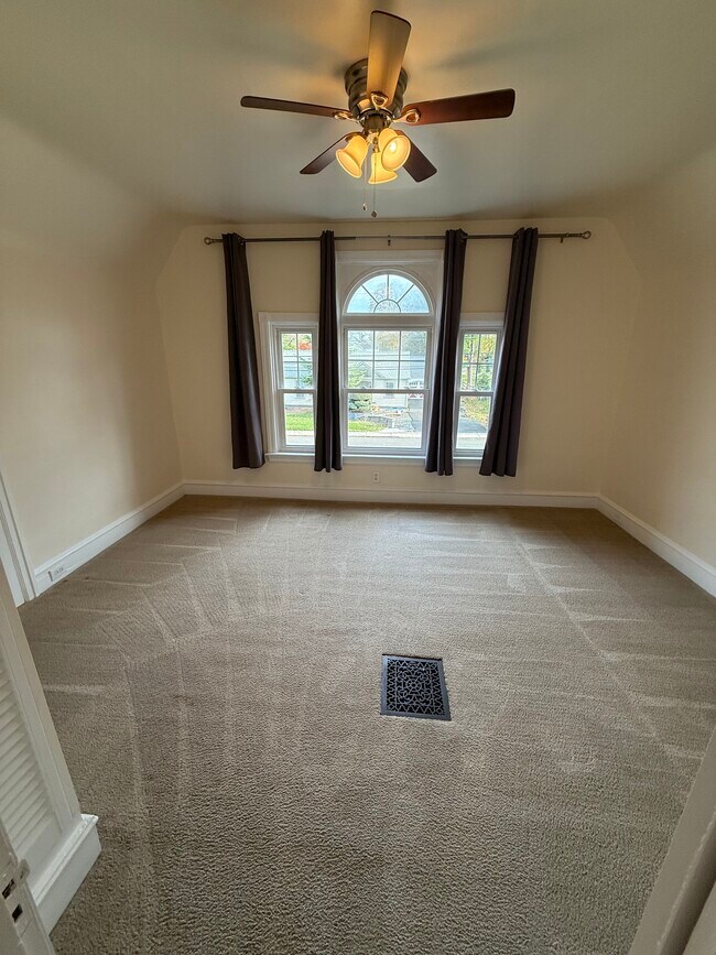 Building Photo - 860 Church St