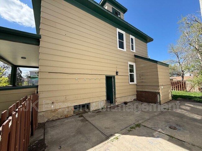 Building Photo - 913 5th Ave N