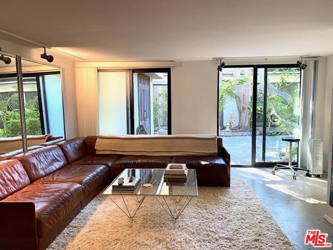 Building Photo - 30611 Las Estrellas Dr