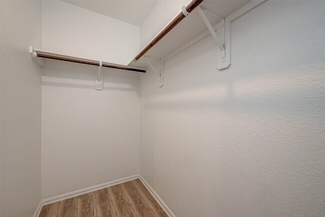 Building Photo - 18111 Robin Creek Dr