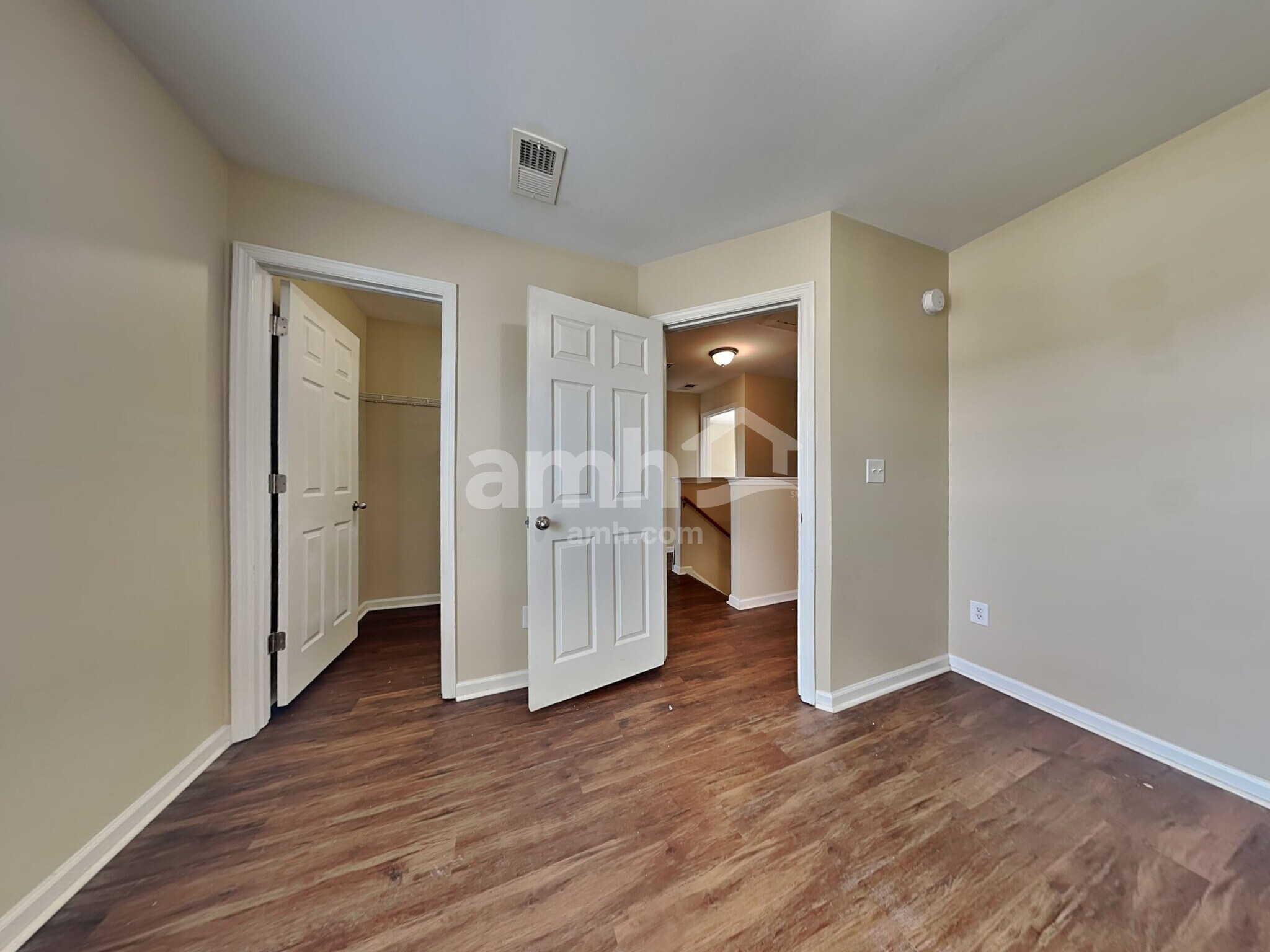 Building Photo - 409 Lakewind Dr