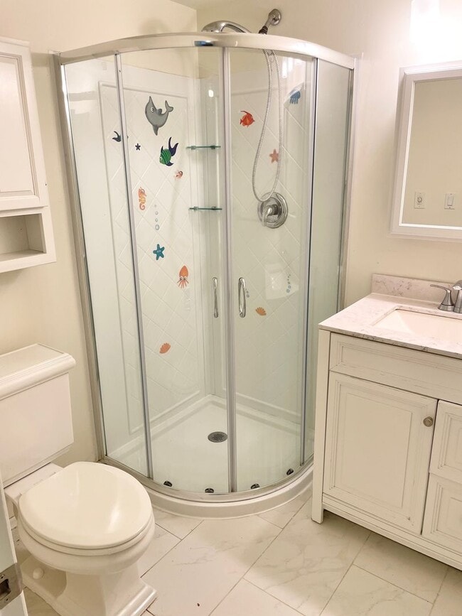 Building Photo - Beautifully Remodeled 5 Bed 2.75 Bath Home in Eastgate