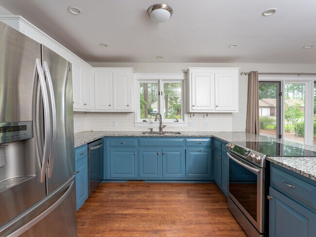 Building Photo - Waterfront Home in Carolina Lakes!