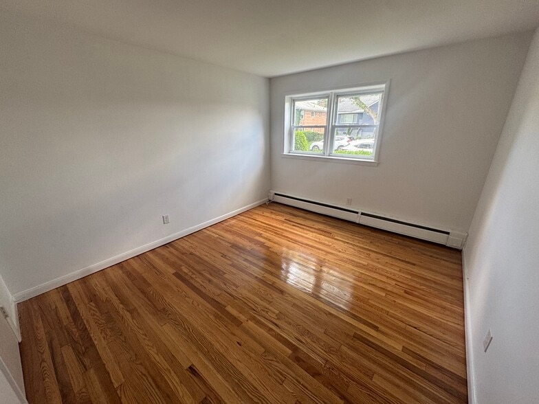 Building Photo - 18 Breglia St