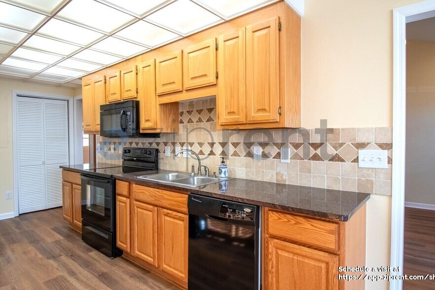 Building Photo - 8533 Sawyer Brown Rd