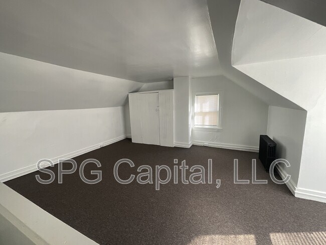 Building Photo - 573 W Princess St