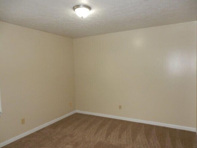 Building Photo - 6300 Olde Towne Dr