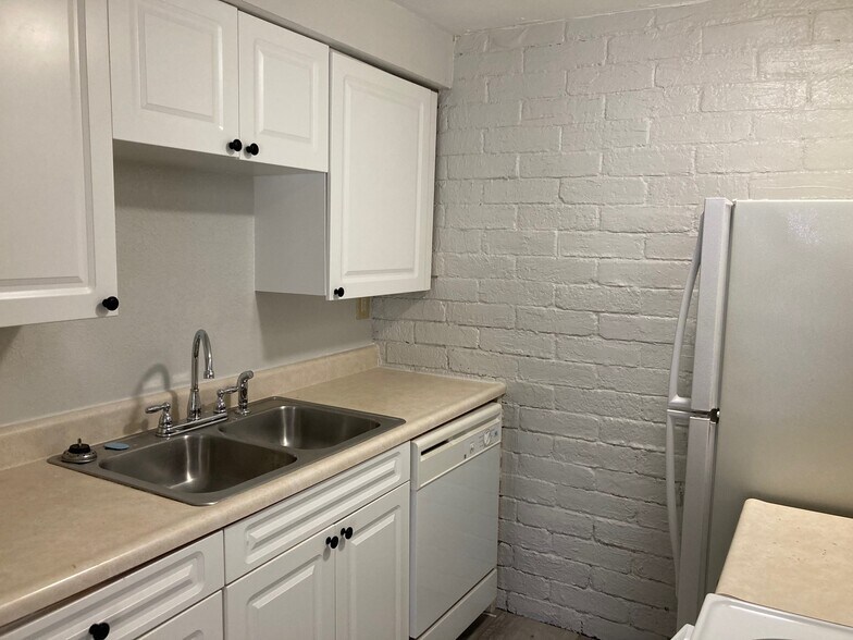 Building Photo - 204 Kellywood Mnr