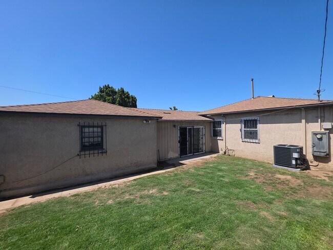 Building Photo - 2157 W 109th Pl