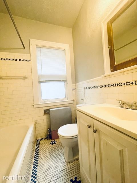 Building Photo - 2 br, 1 bath Duplex - 5204 Beaconsfield St...