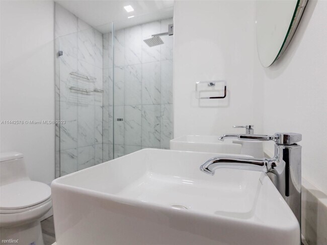 Building Photo - 4 br, 2.5 bath House - 8212 NW 8th Pl # 2