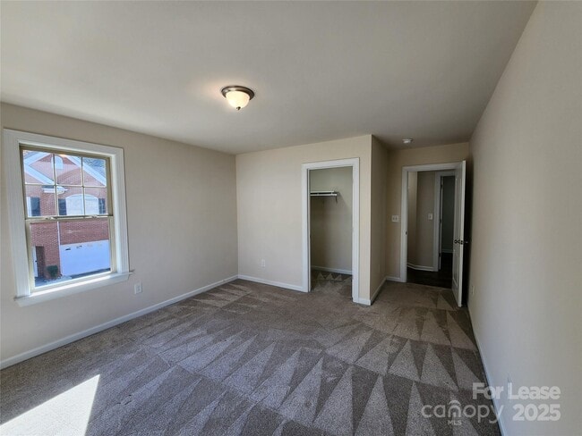 Building Photo - 326 Sadie Dr