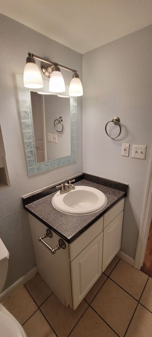 Building Photo - Hawthorne Reserves -  1bdrm/1bath