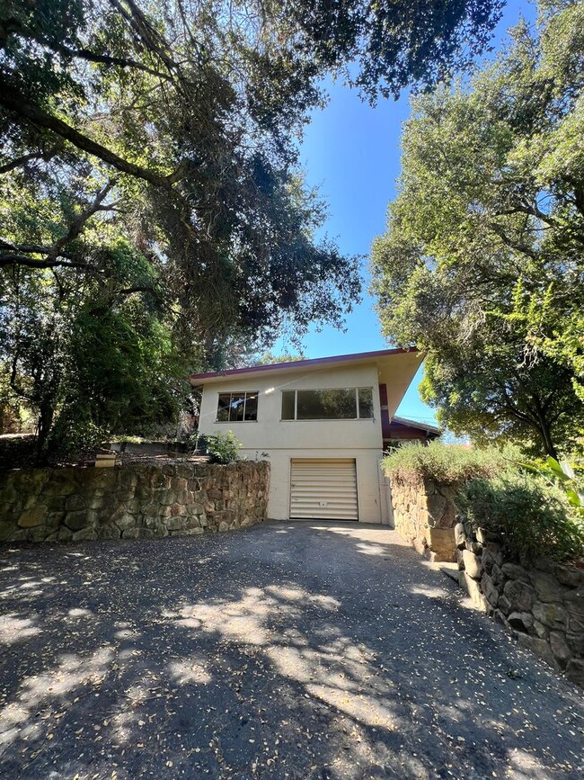 Building Photo - Montecito - 2 Bedroom, 1.5 Bath Home